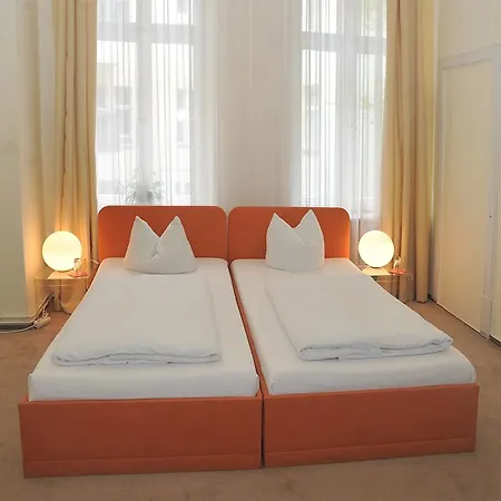 Brinn בית הארחה 3*